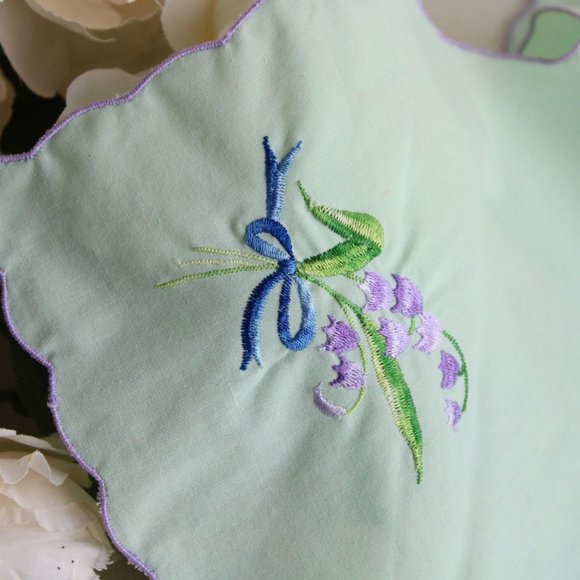 Vintage Bun Warmer, Mint Green Bread basket Liner, Embroidered Purple Flowers - Picture 6 of 10
